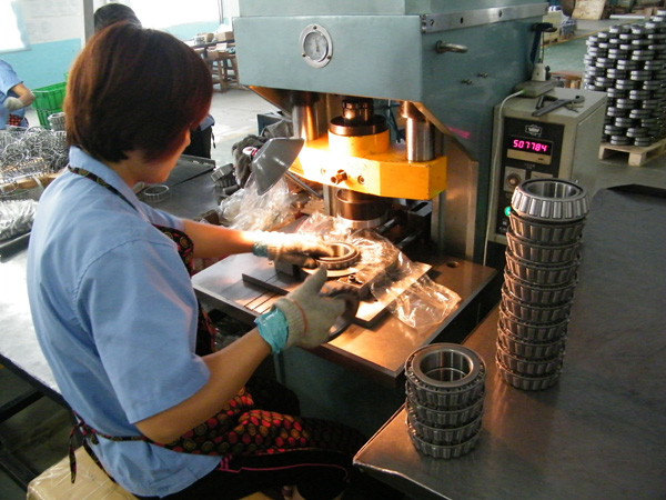 氣動式壓力機(jī)